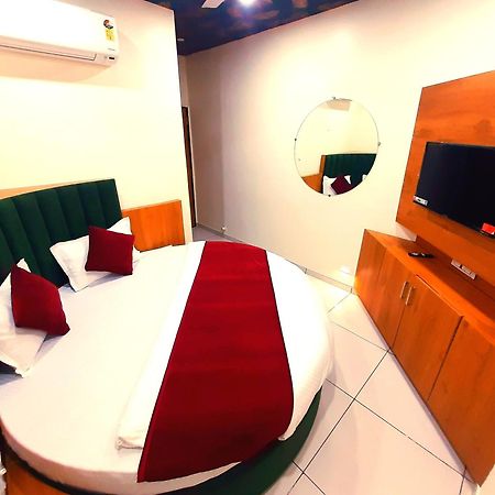 Hotel Suncity Ahmedabad Esterno foto