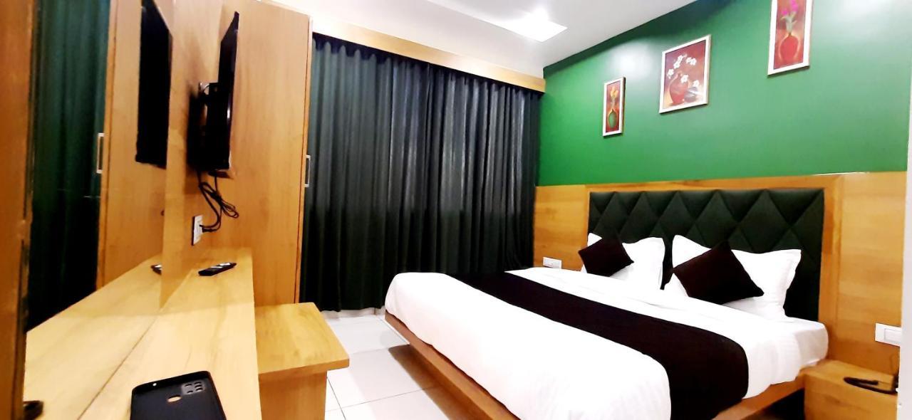 Hotel Suncity Ahmedabad Esterno foto