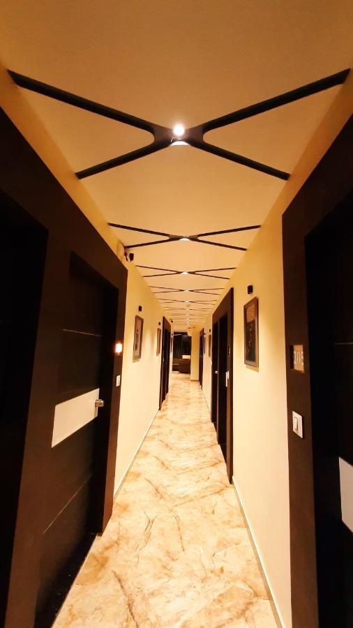 Hotel Suncity Ahmedabad Esterno foto