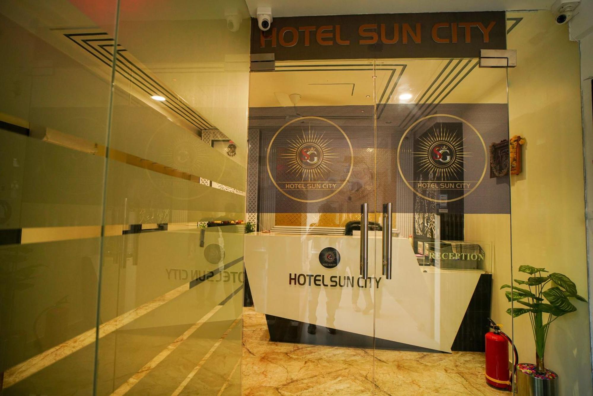 Hotel Suncity Ahmedabad Esterno foto