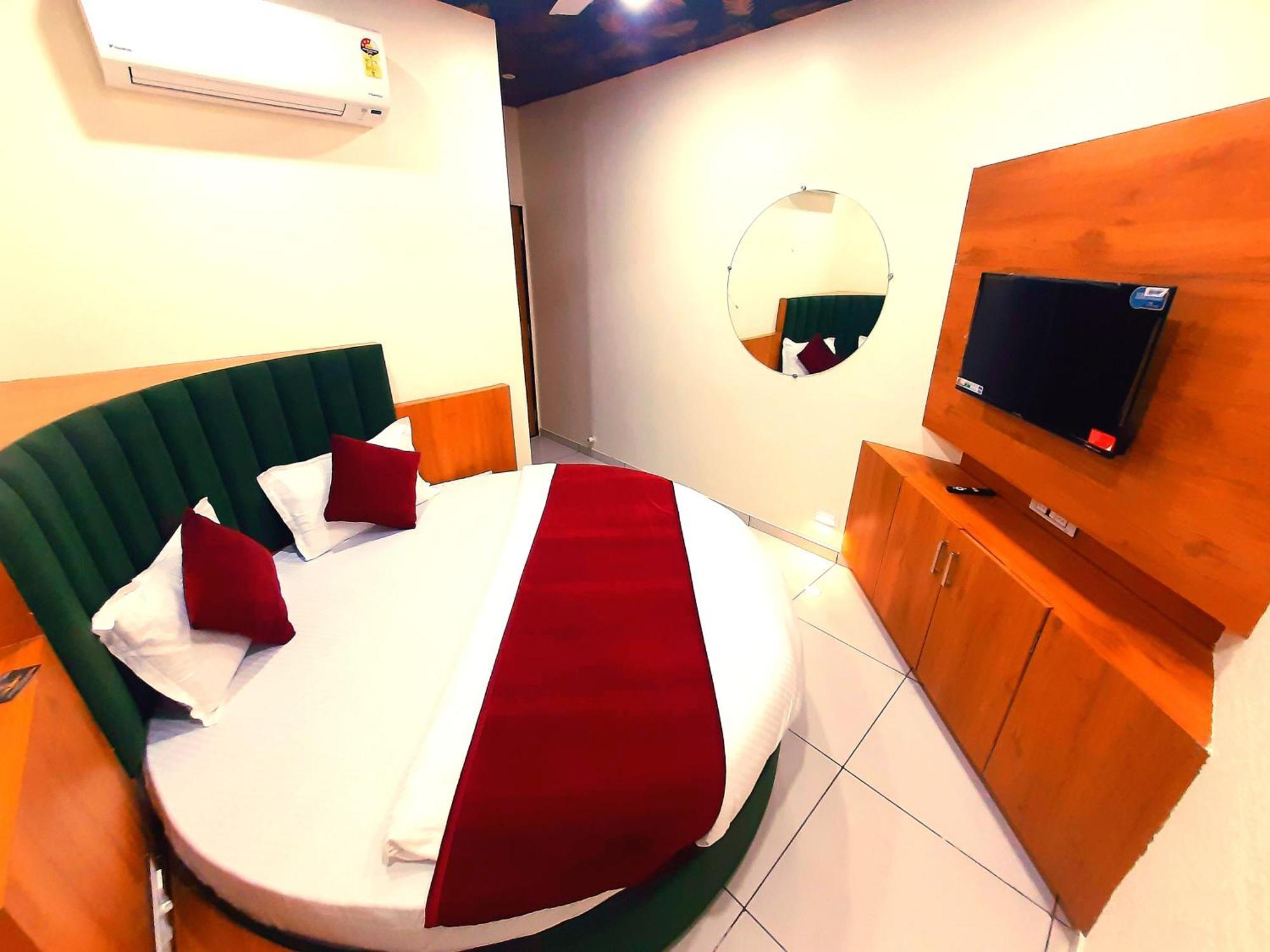 Hotel Suncity Ahmedabad Esterno foto