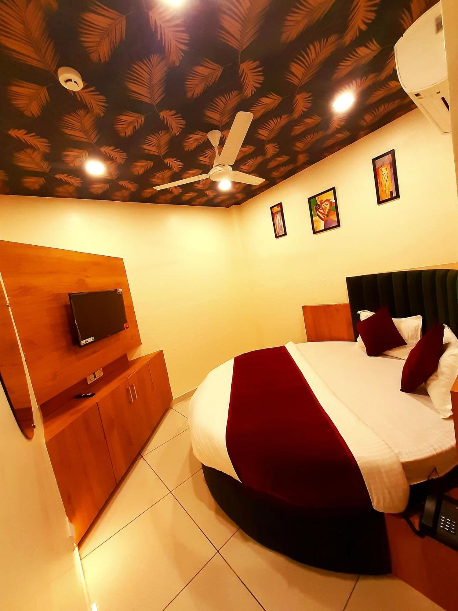 Hotel Suncity Ahmedabad Esterno foto