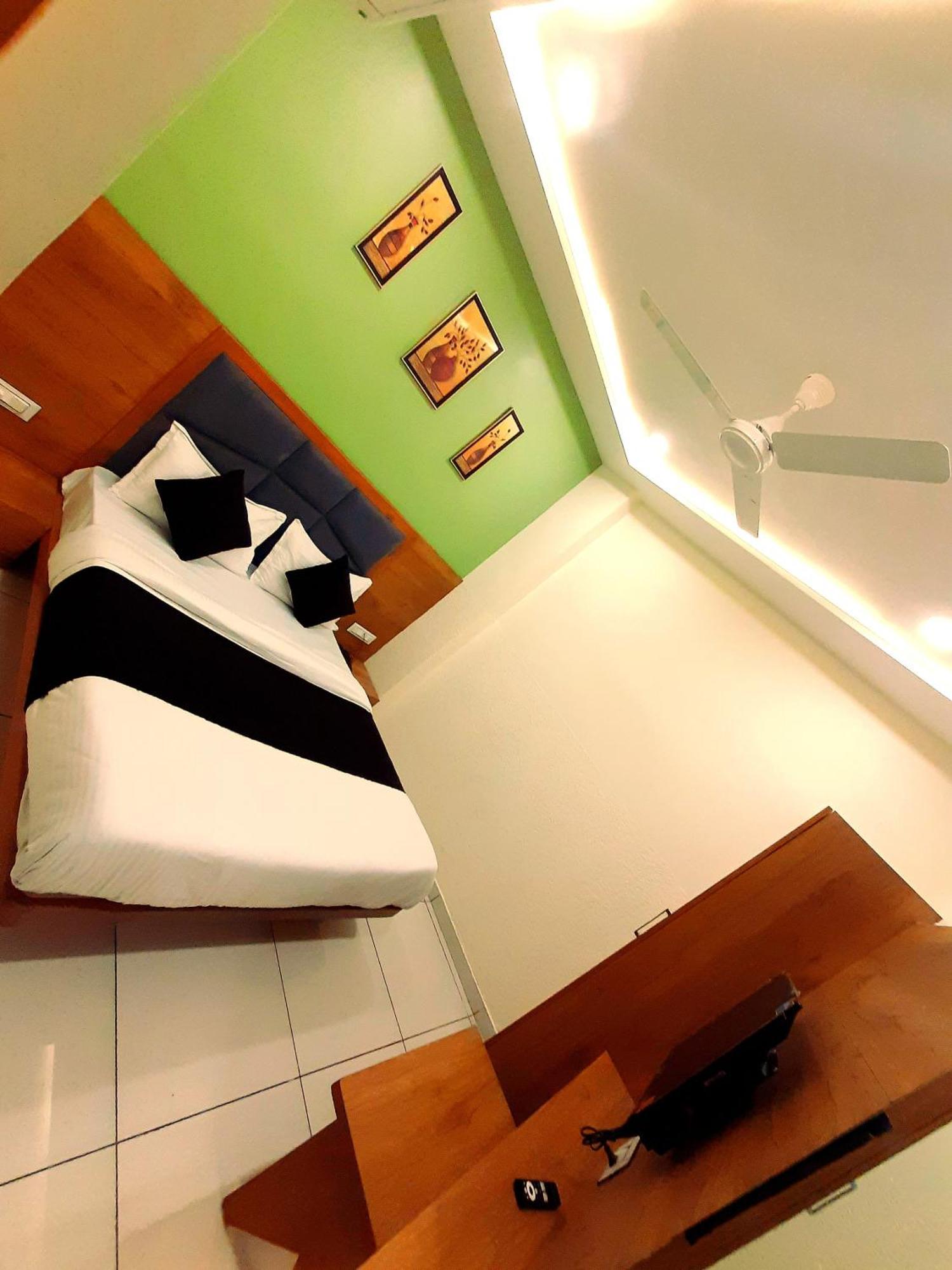 Hotel Suncity Ahmedabad Esterno foto