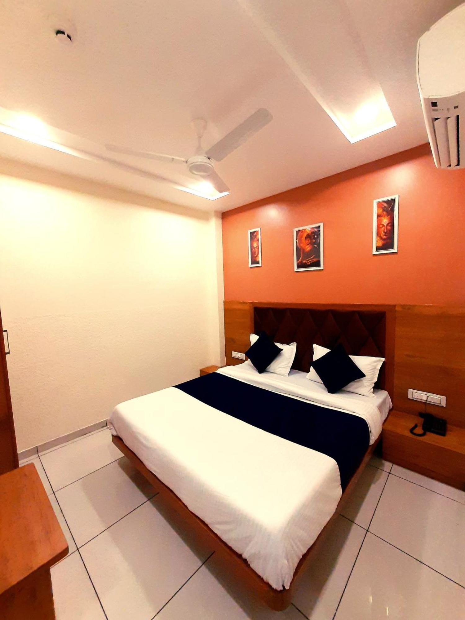Hotel Suncity Ahmedabad Esterno foto