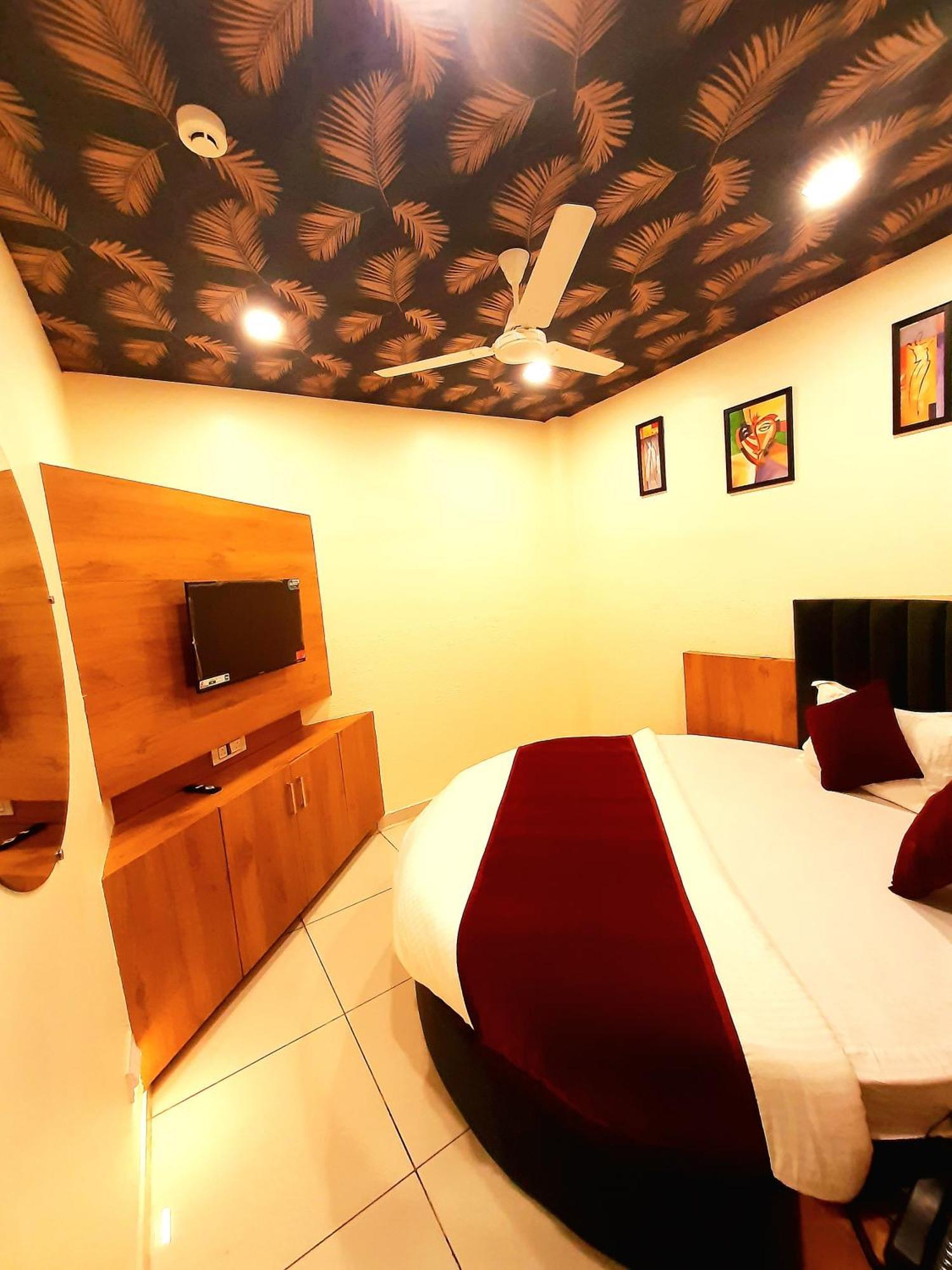 Hotel Suncity Ahmedabad Esterno foto