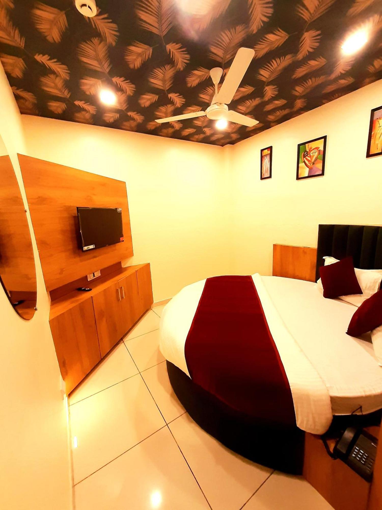 Hotel Suncity Ahmedabad Esterno foto