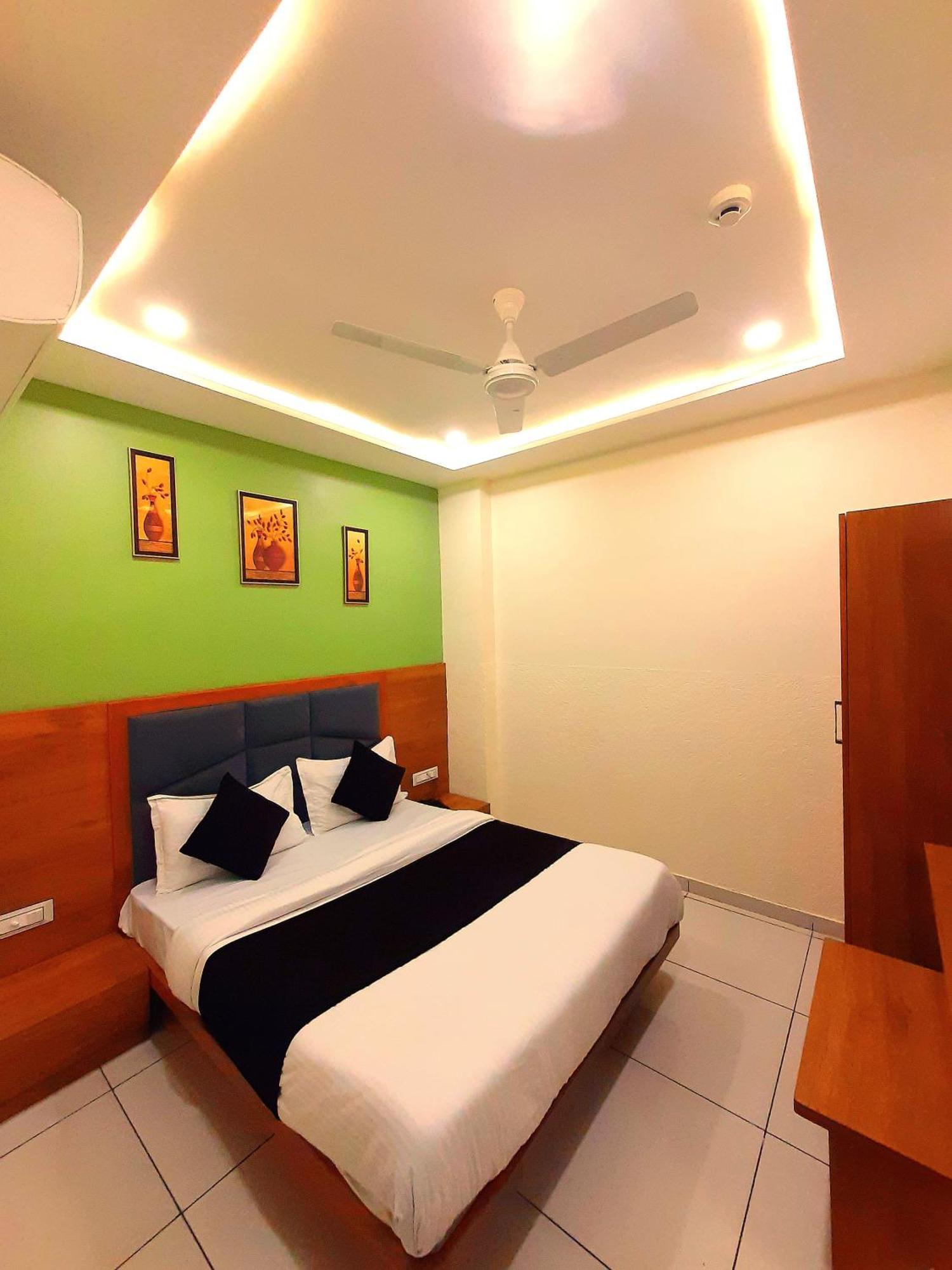 Hotel Suncity Ahmedabad Esterno foto