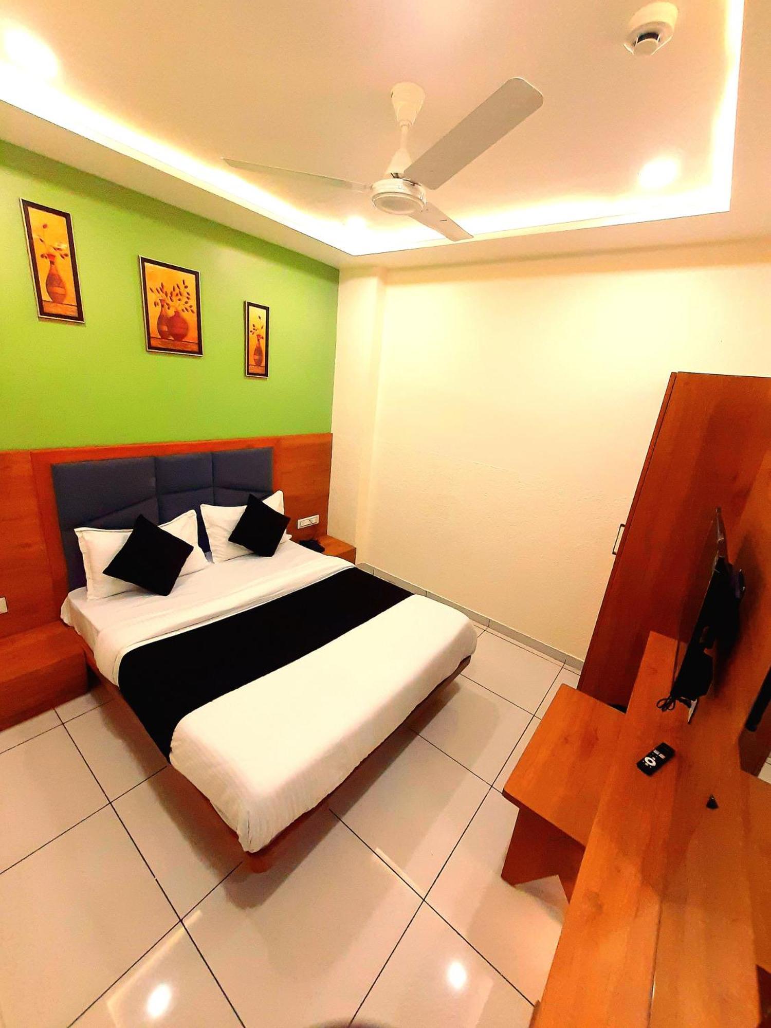 Hotel Suncity Ahmedabad Esterno foto