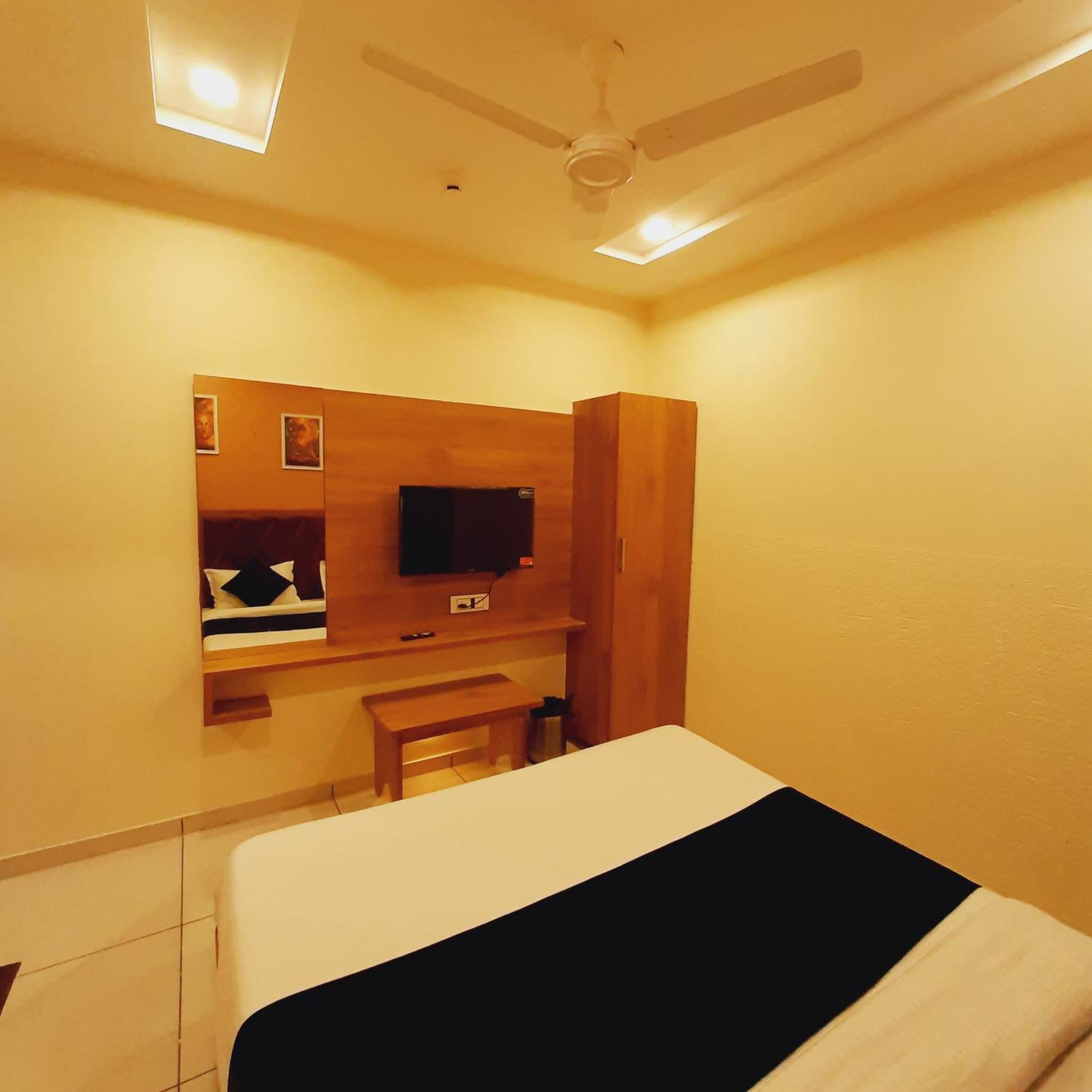 Hotel Suncity Ahmedabad Esterno foto