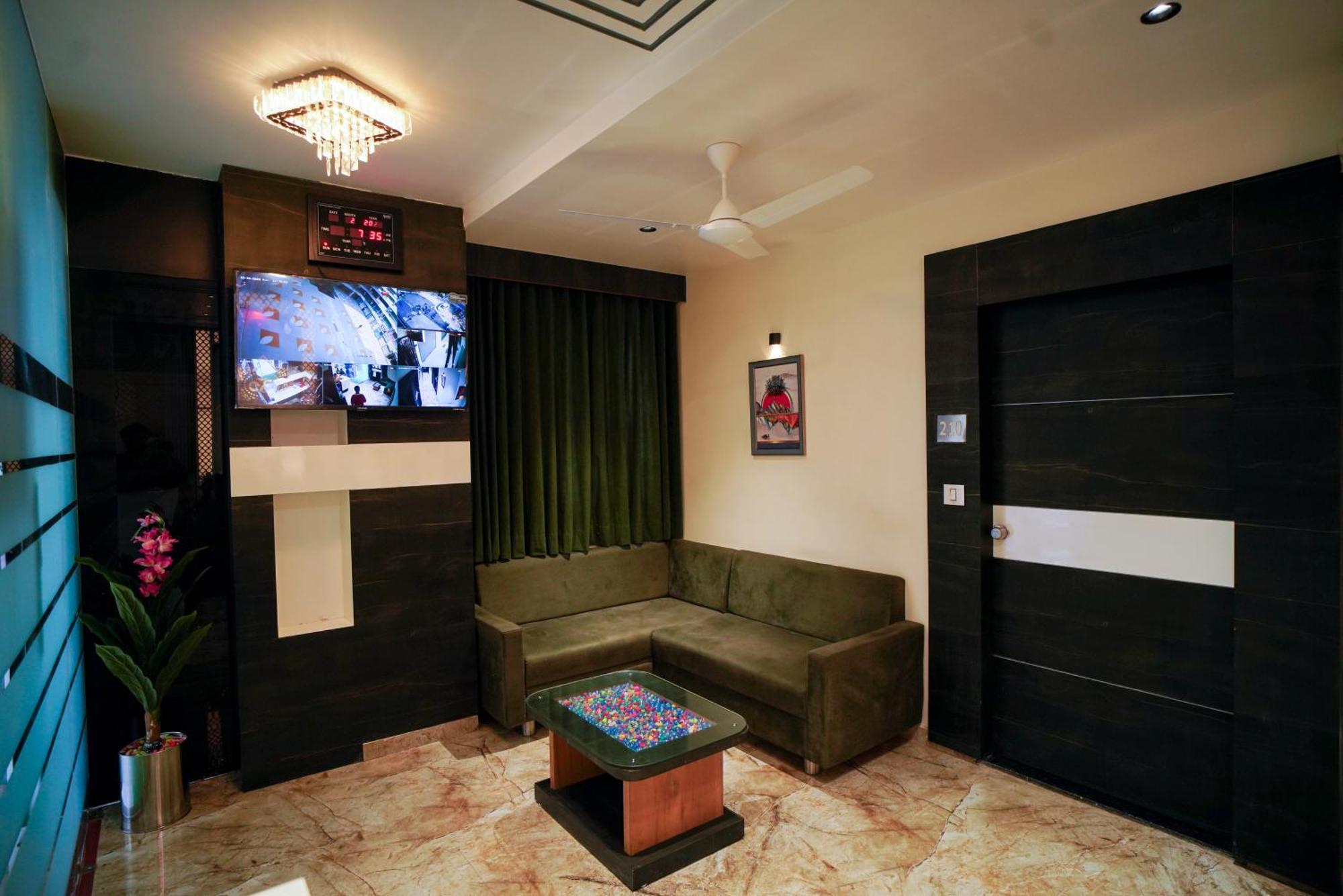 Hotel Suncity Ahmedabad Esterno foto