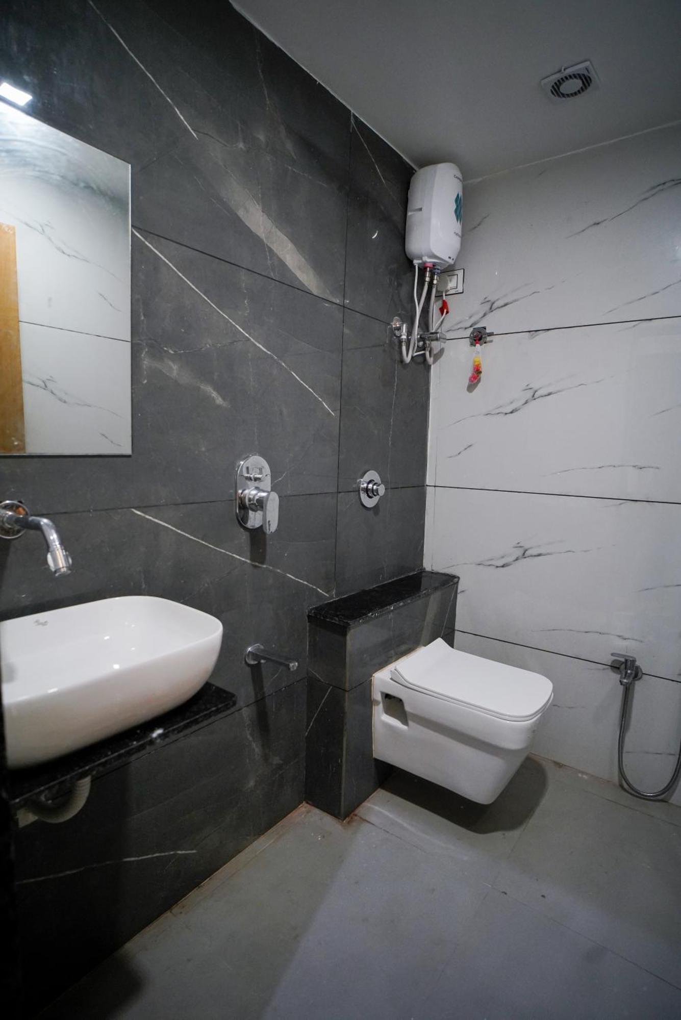 Hotel Suncity Ahmedabad Esterno foto