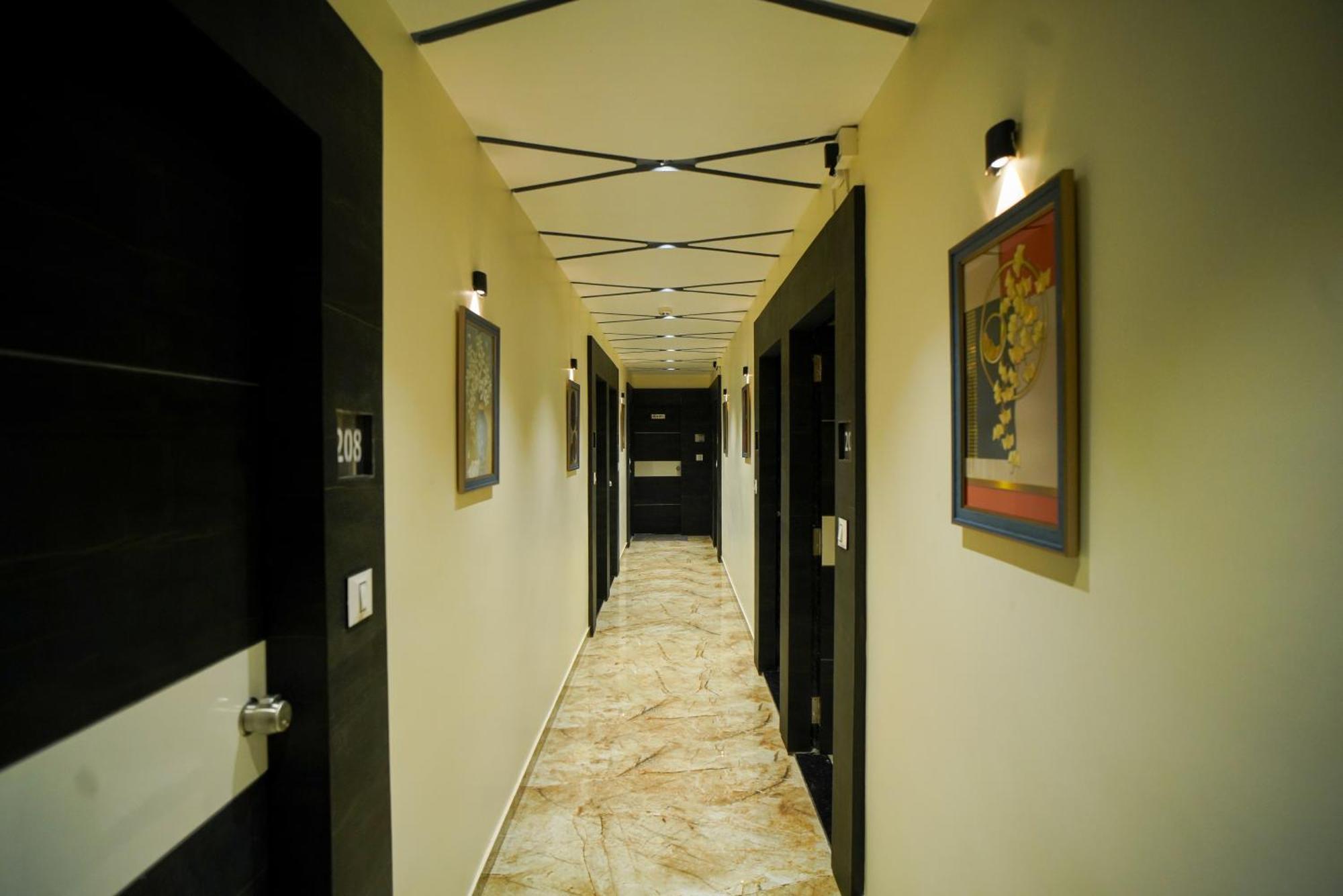Hotel Suncity Ahmedabad Esterno foto