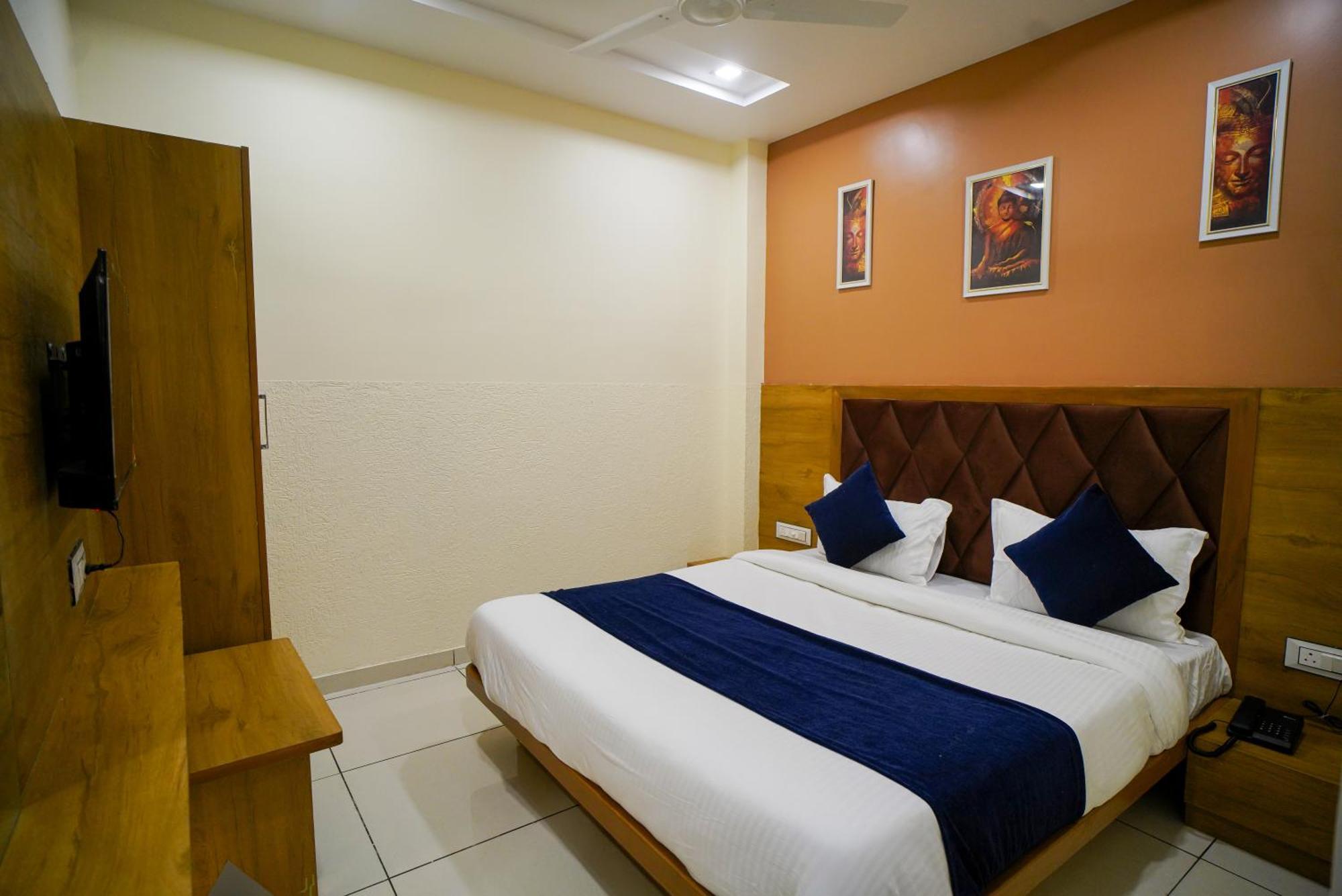 Hotel Suncity Ahmedabad Esterno foto