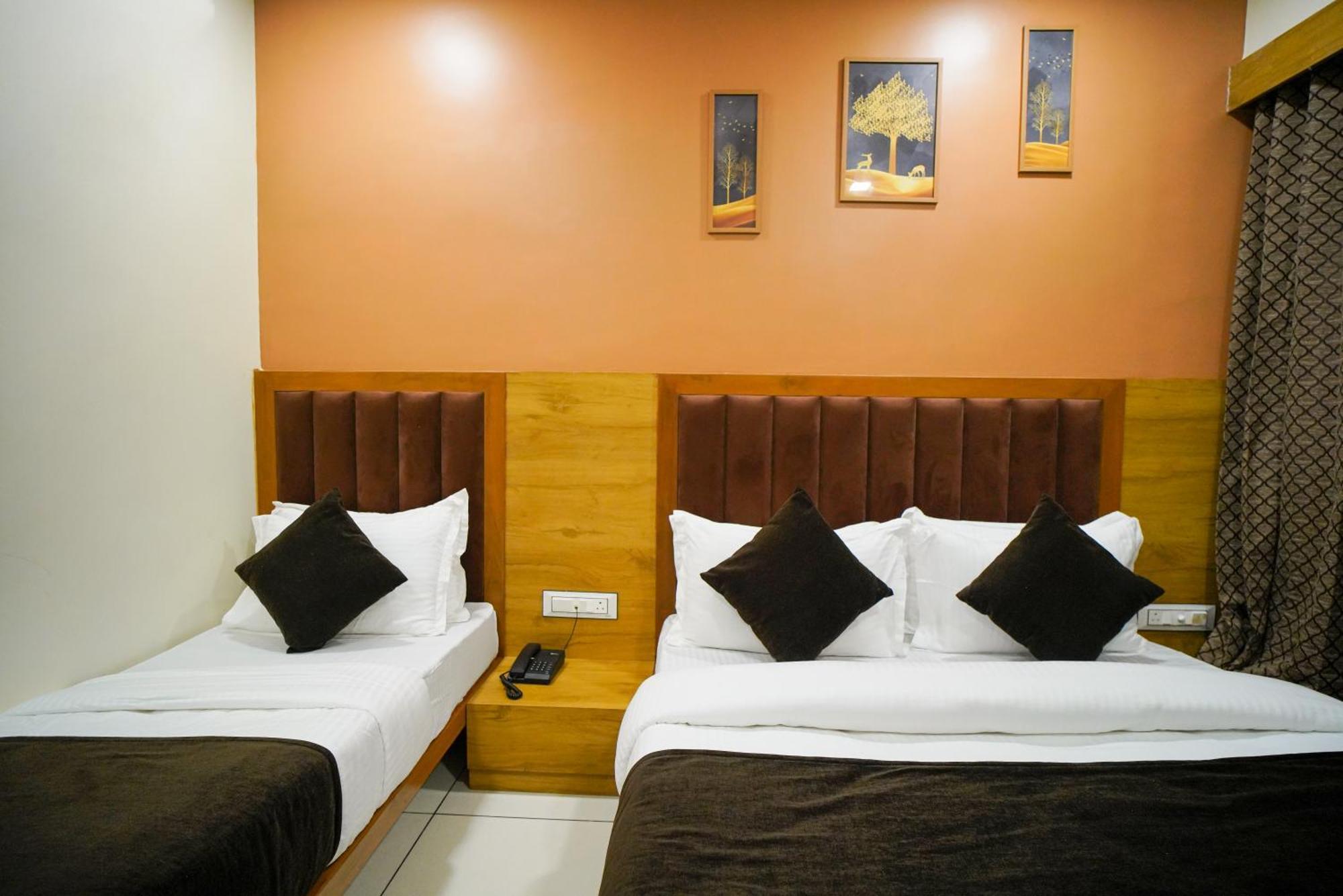 Hotel Suncity Ahmedabad Esterno foto