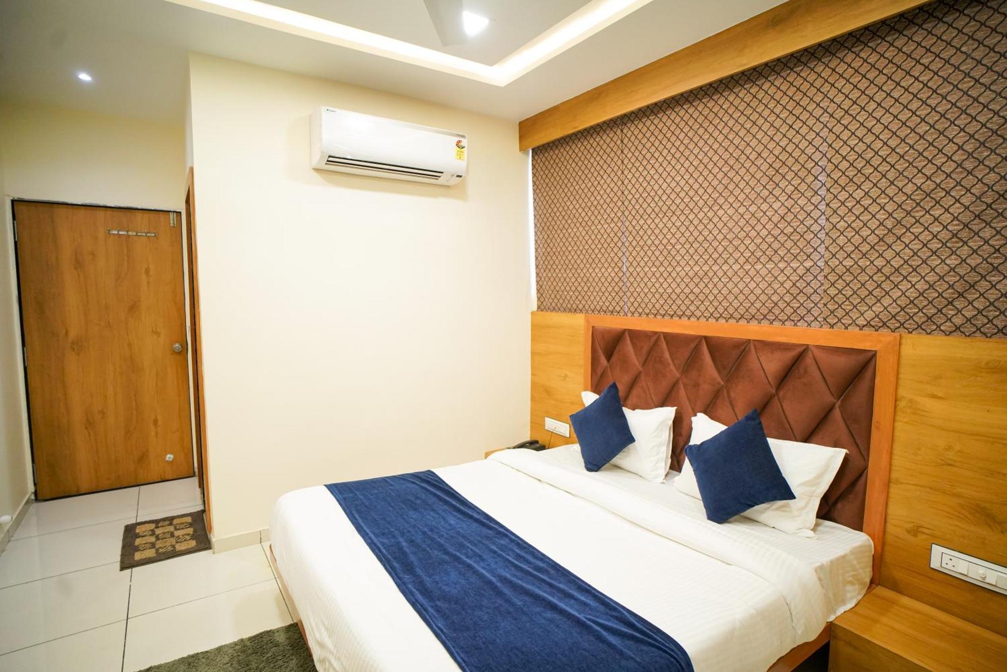 Hotel Suncity Ahmedabad Esterno foto