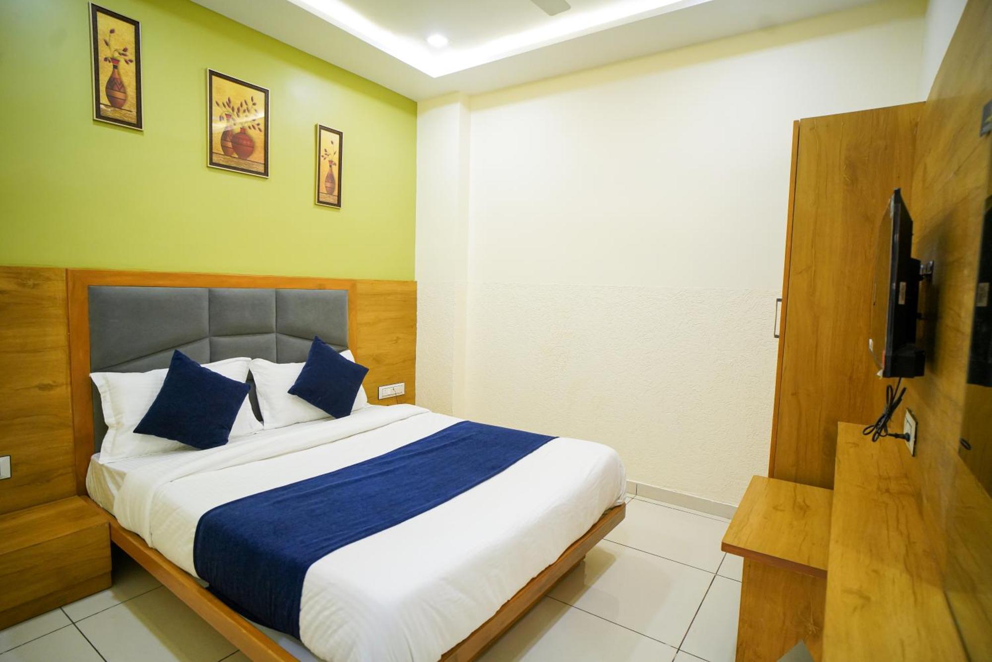 Hotel Suncity Ahmedabad Esterno foto