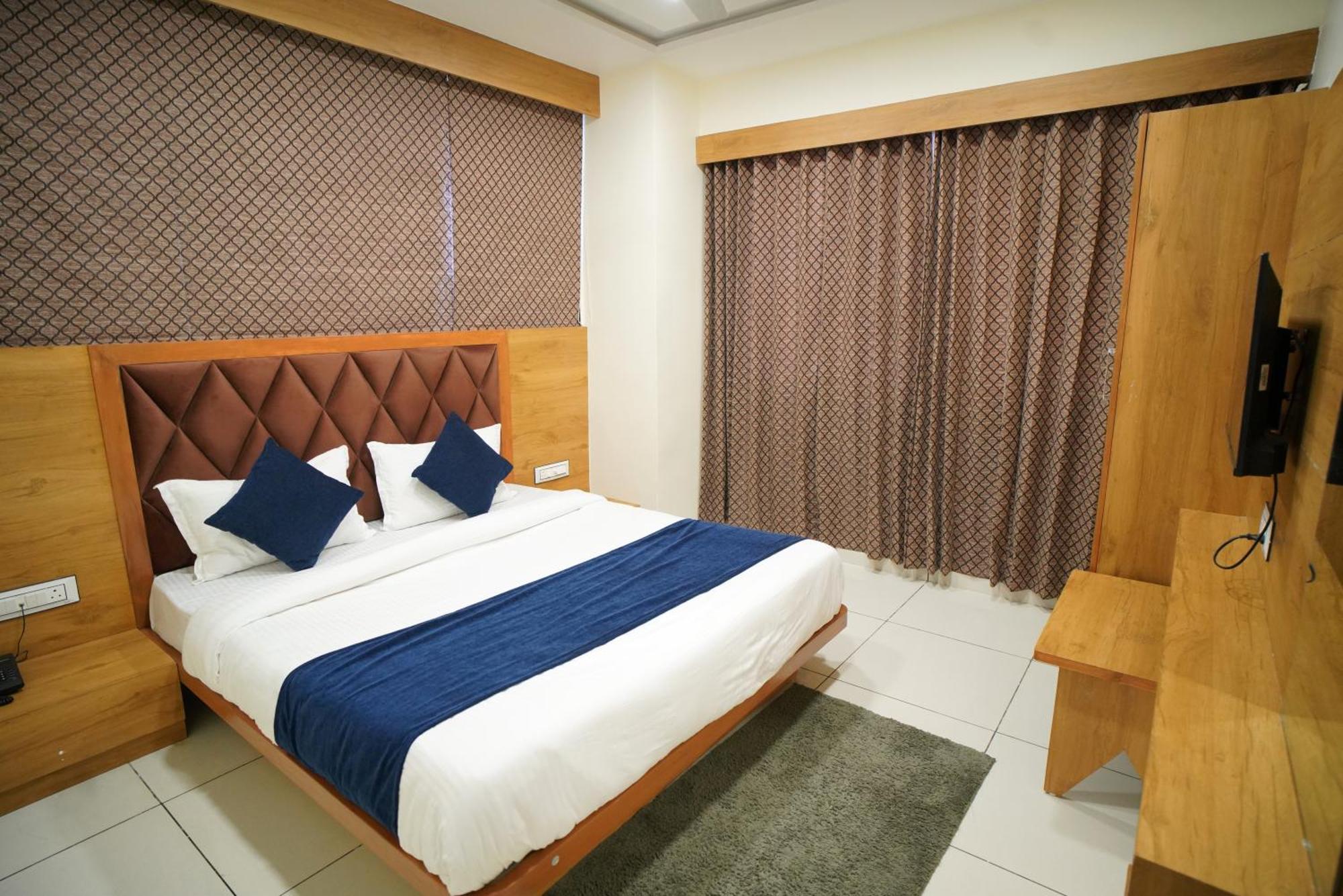 Hotel Suncity Ahmedabad Esterno foto